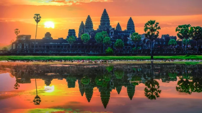 Angkor Wat at sunrise Sakdawut Tangtongsap Shutterstock 1600x900 1